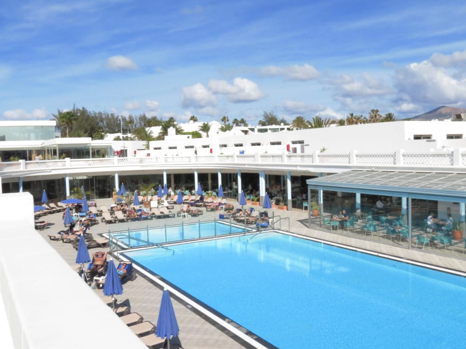 Pool in Blick-Richtung Speisesaal Hotel Las Costas