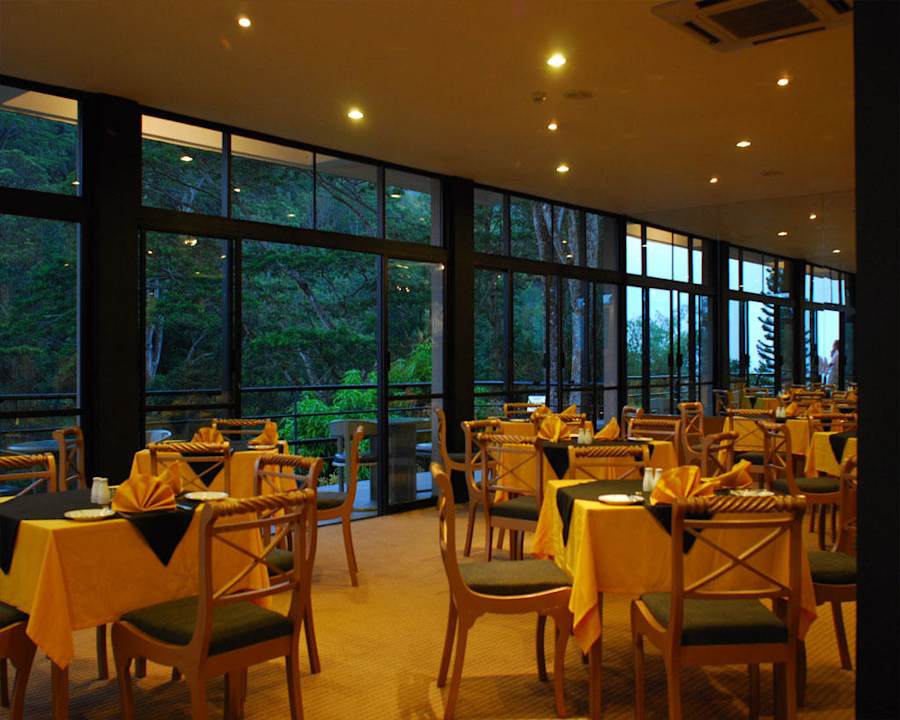 Resturant Hotel Hunas Falls by Amaya