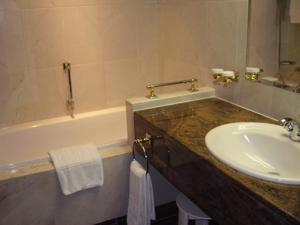 Bad, Waschtisch Hotel Palace Berlin