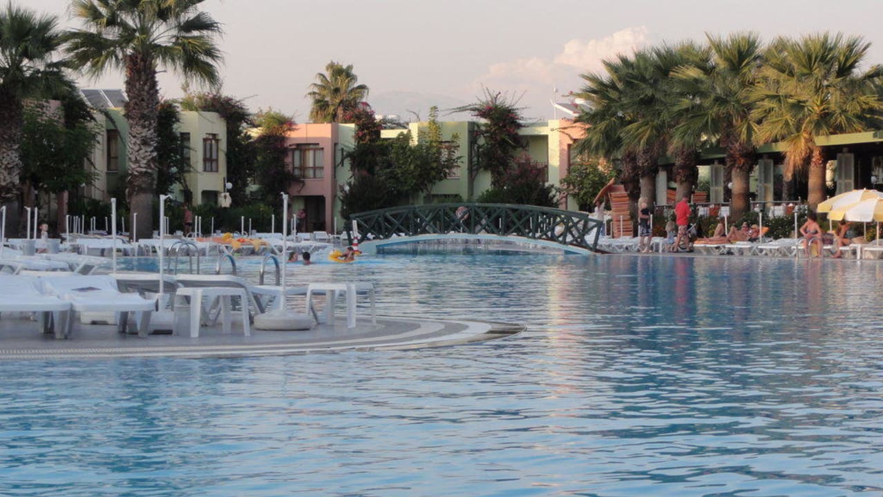 Pool am Tage VONRESORT Golden Beach