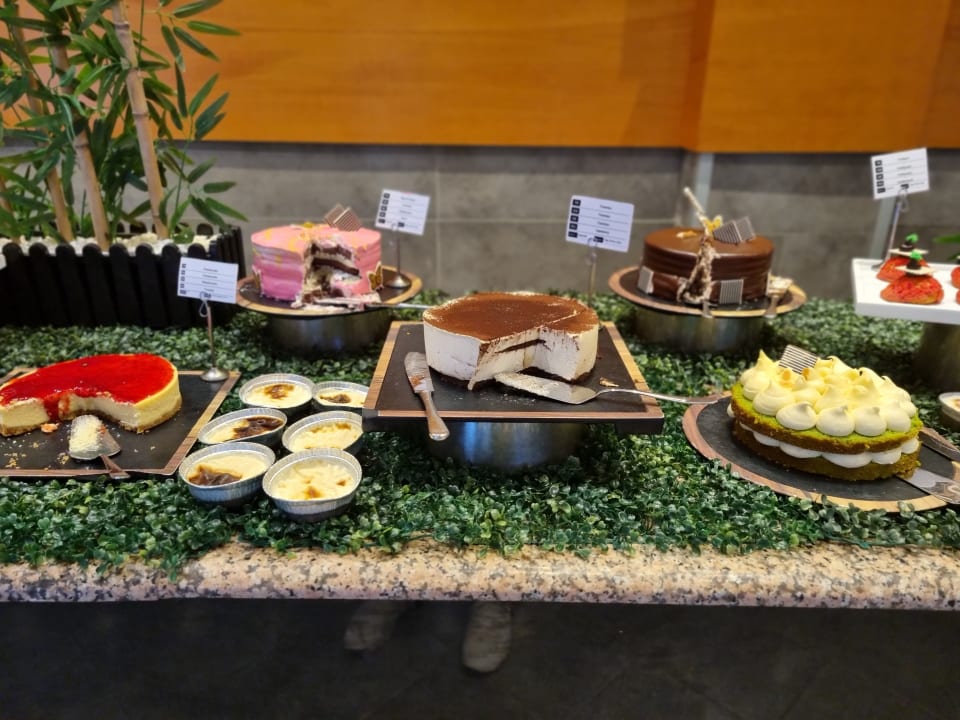 Gastro Adora Hotel & Resort