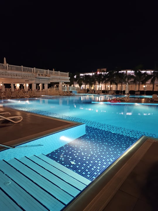 Pool Royal Taj Mahal Hotel