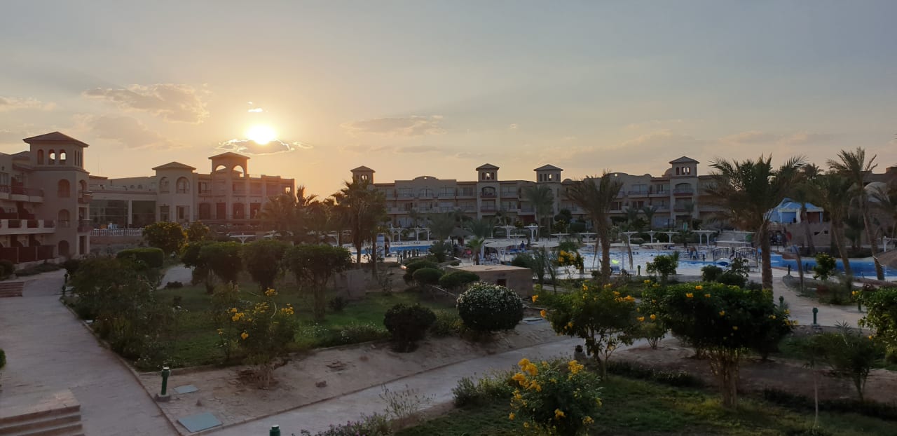 Außenansicht Pensée Royal Garden Beach Resort