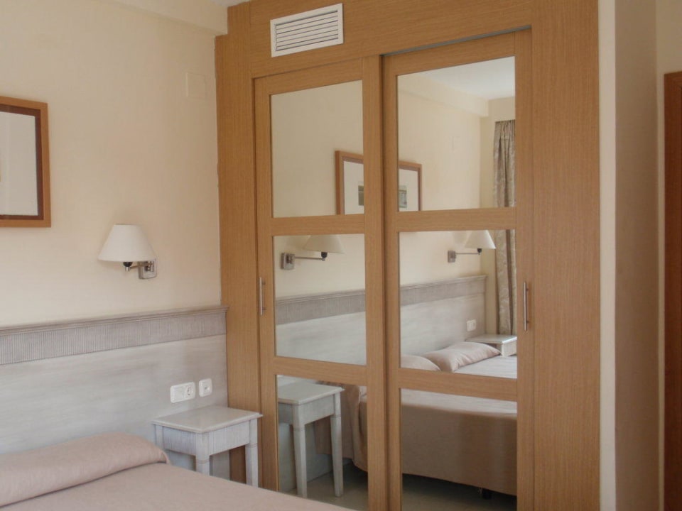 Schlafzimmer Ilunion Sancti Petri