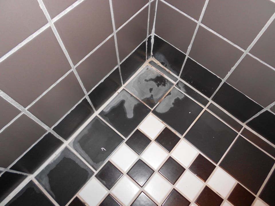 Bad - reinigungsbedürftig CLUB SARDİNİA