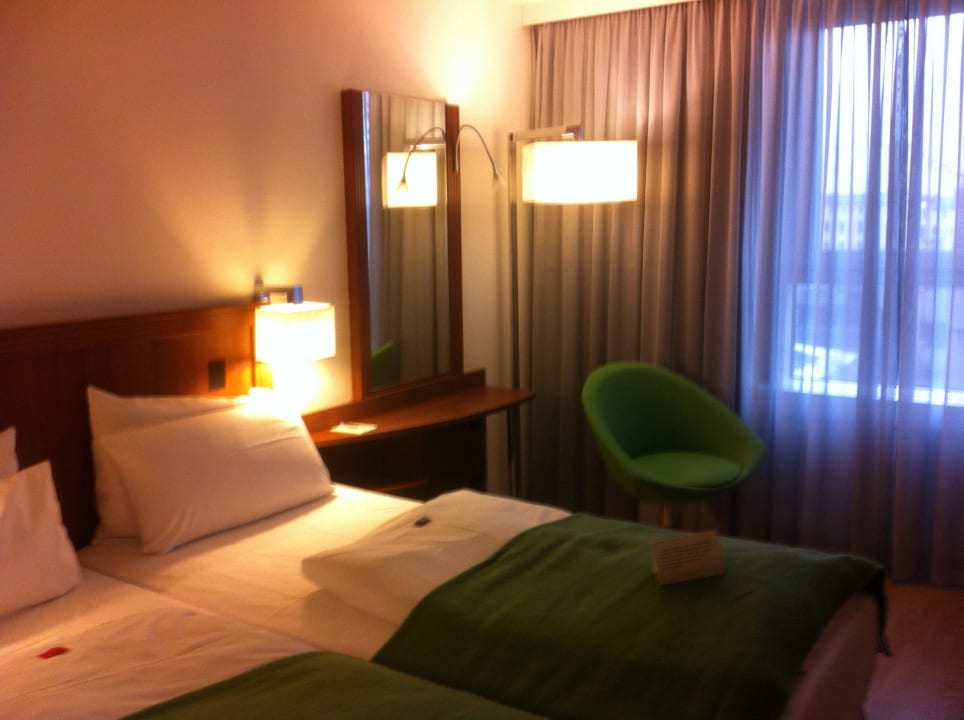 Gemütliches, warmes Licht für die Atmosphäre Hotel NH Hamburg Altona