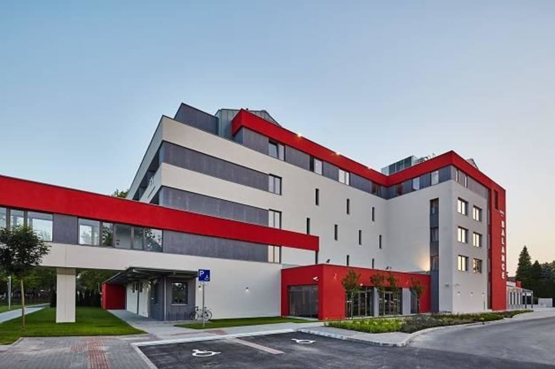 Aussenansicht mit Übergang zur Therme Lenti Thermal Hotel Balance Lenti