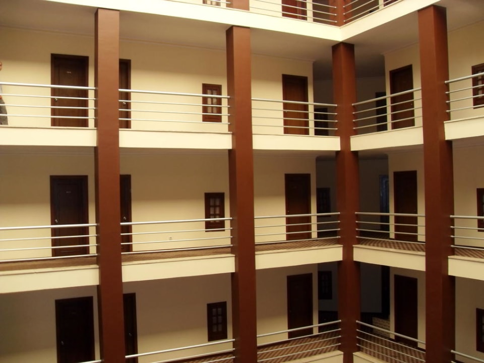 Blick auf die Zimmer im Hauptgebäude Nerton Hotel - Erwachsenenhotel ab 16 Jahren