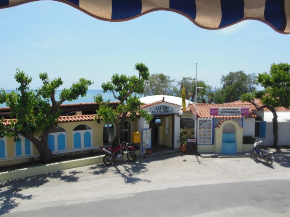 Blick auf das Restaurant Votsalakia Beach