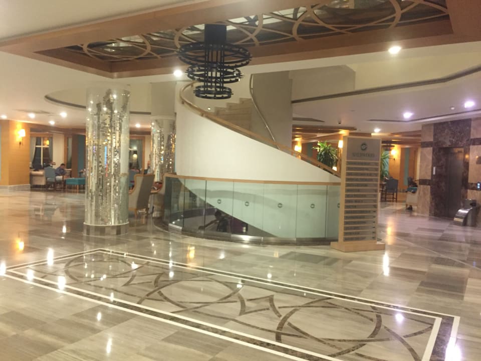 Lobby Sherwood Exclusive Lara