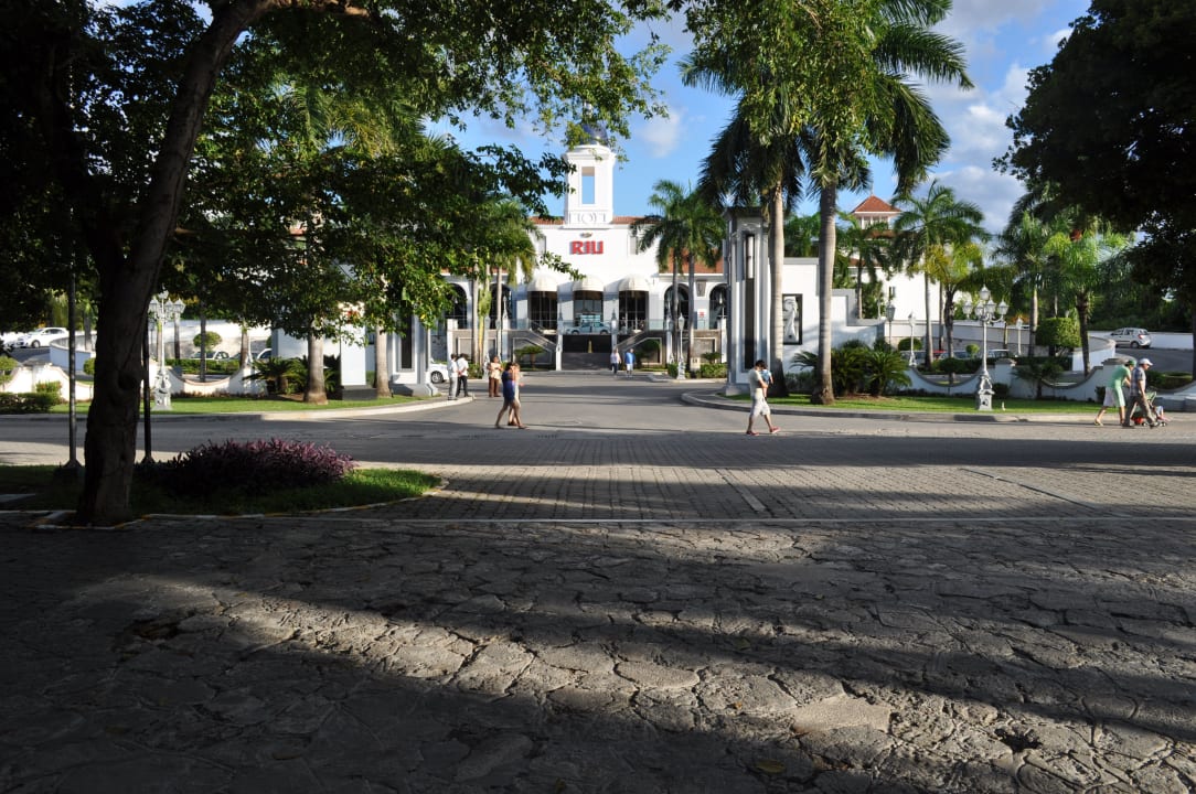Aussenansicht Eingang Hotel Riu Palace Mexico