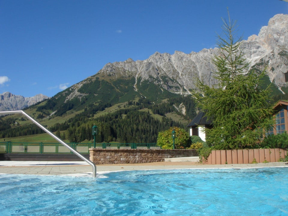 Ausblick vom Pool Übergossene Alm Resort