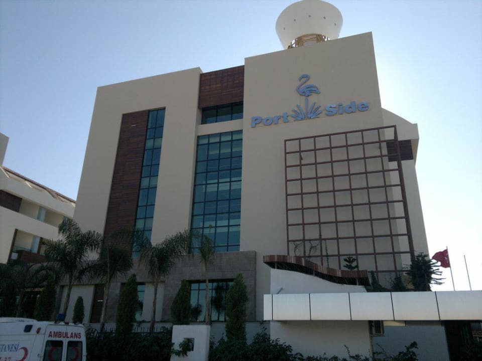 Haupteingang Port Side Resort Hotel