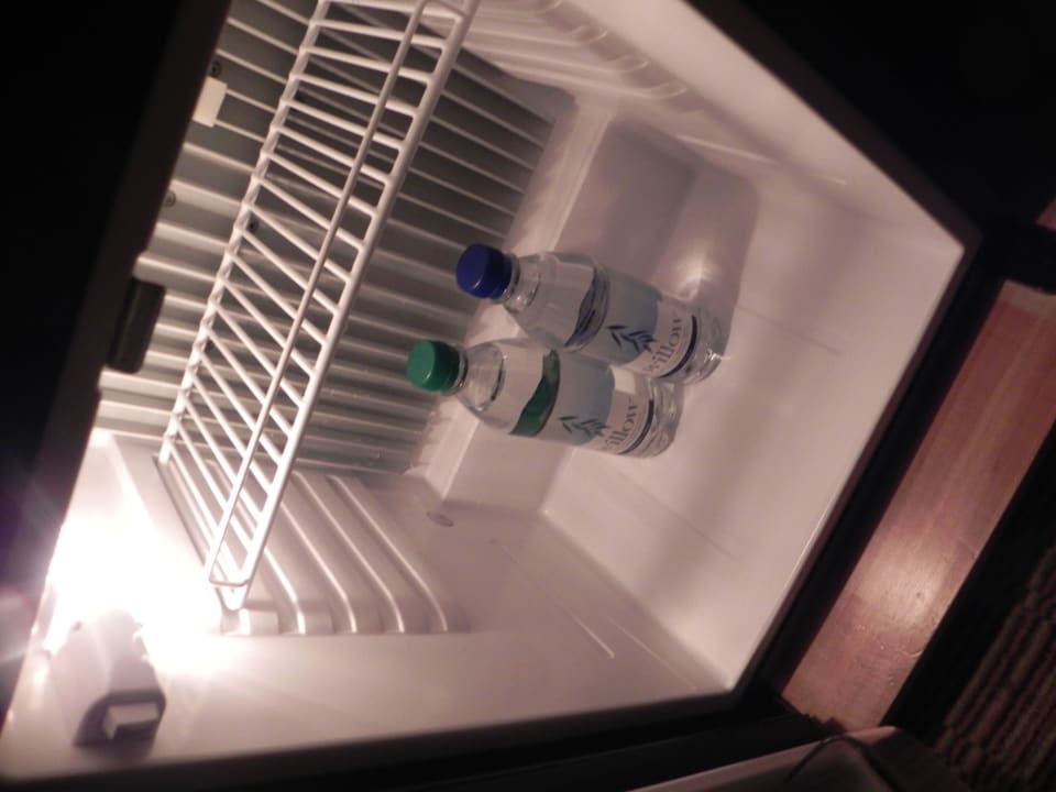 Pointless mini bar - basically waste of time Hotel Sofitel London Heathrow T5