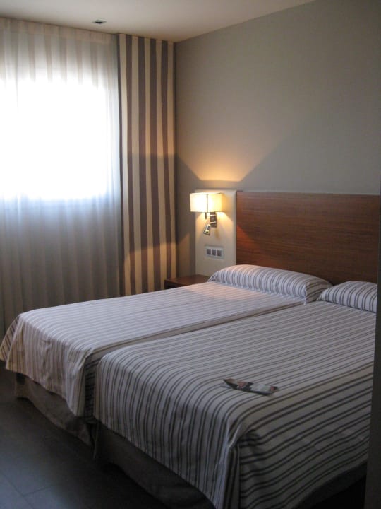 Blick in das Zimmer Hotel Sercotel Ciutat de Montcada