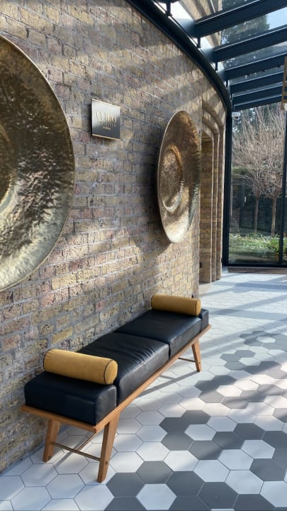 Lobby Wasserturm Hotel Cologne, Curio Collection by Hilton