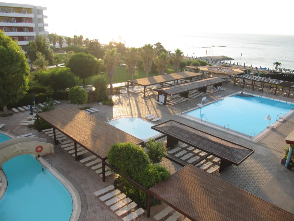 4 große Pools verfügbar Esperides Beach Resort