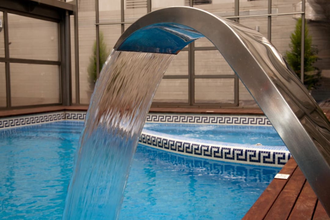 Detalle de la piscina Hotel Ilunion Málaga