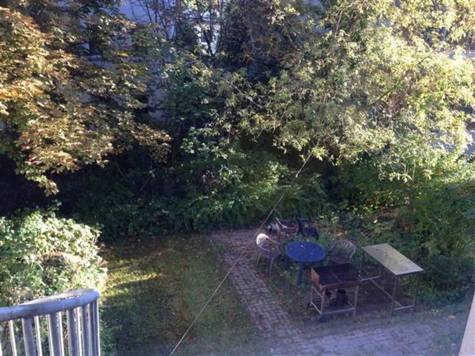 Blick aus dem Treppenhausfenster Hostel Die Etage East