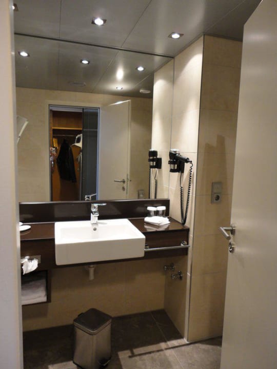 Badezimmer echt schön Hotel Courtyard by Marriott Linz