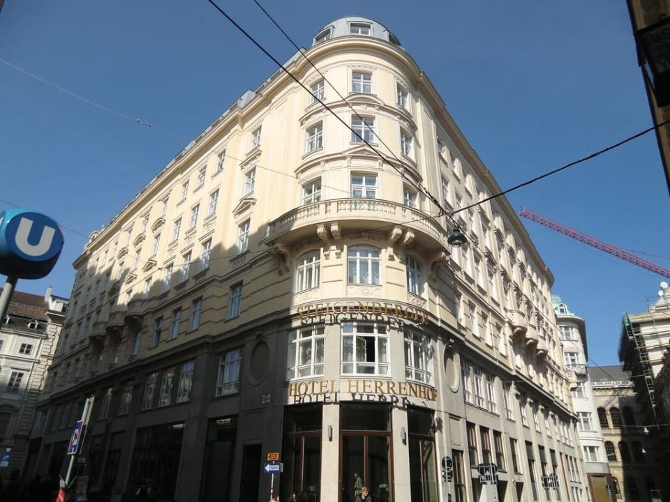Angle de la façade Steigenberger Hotel Herrenhof