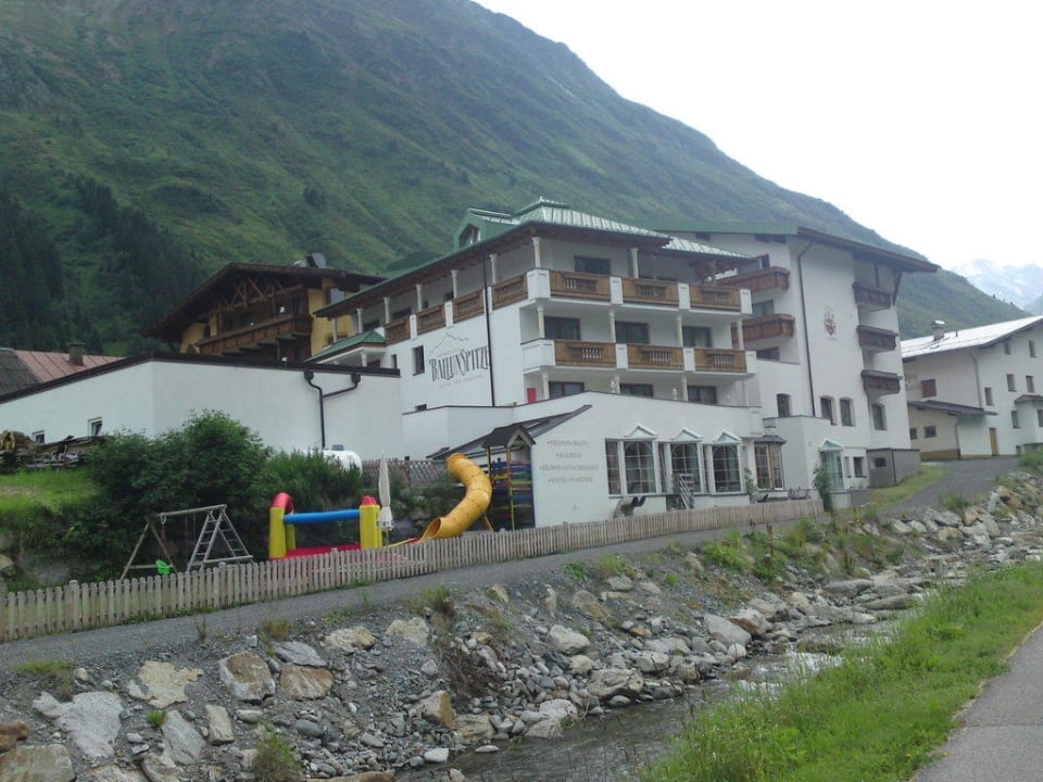 Hinteransicht Alpenresidenz Ballunspitze