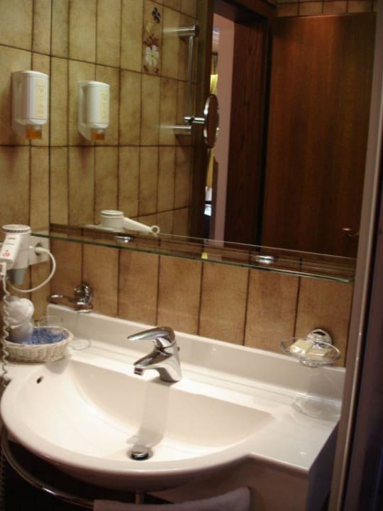 Badezimmer Doppelzimmer Almrose Hotel Jerzner Hof