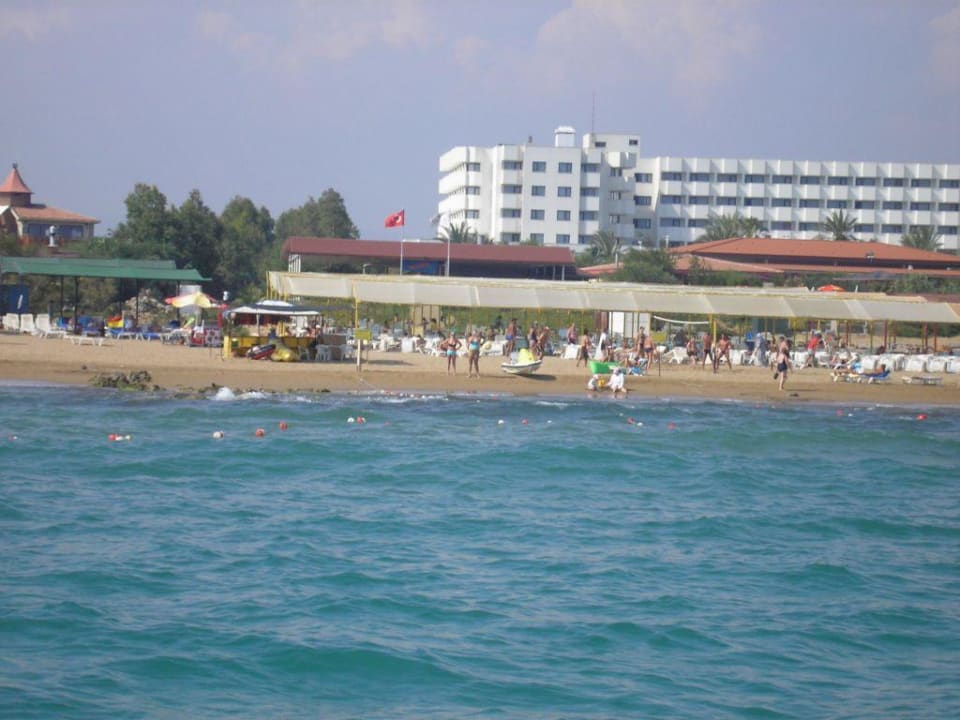 Hotelstrand vom Boot aus gesehen Hotel Orfeus Park