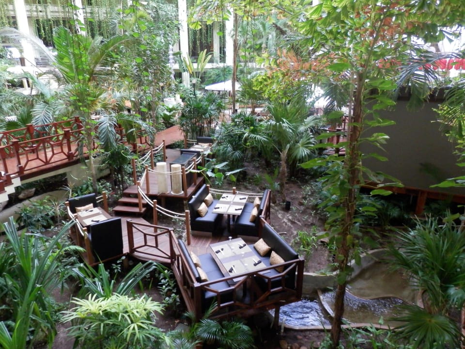 Japaner in der Haupthalle Paradisus Cancun