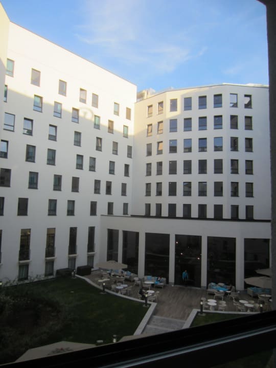 Blick in den Innenhof Motel One Brussels