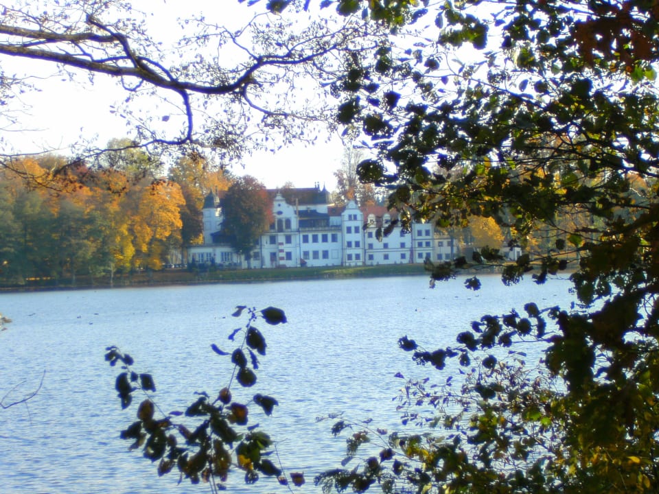 Schloss aus der entfernung Podewils Schlosshotel