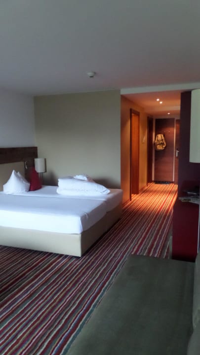 Juniorsuite / Blick zum Eingang Mia Alpina . Zillertal Family Retreat