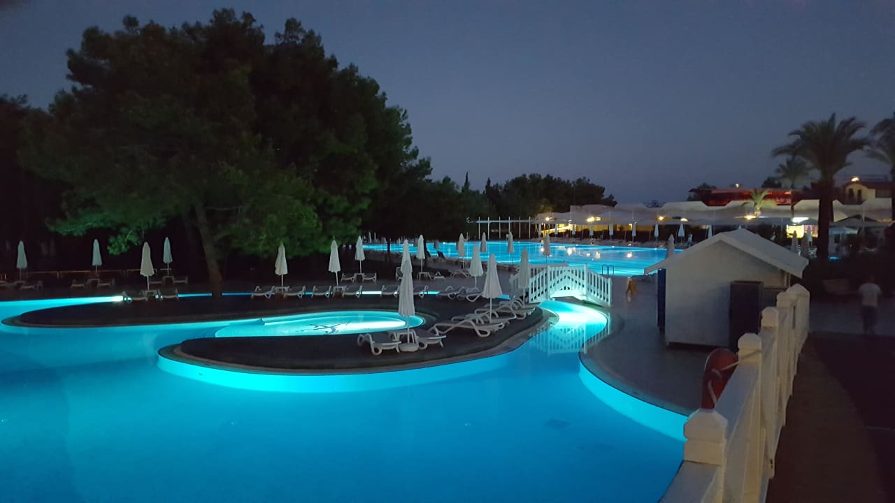 Pool am Abend  Titanic Deluxe Lara