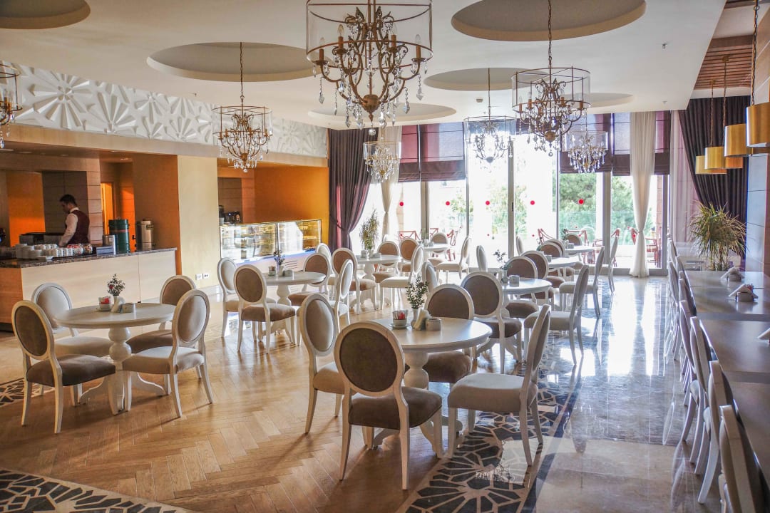 Edle Kaffeehaus-Atmosphäre für den Nachmittag Sirene Belek Hotel