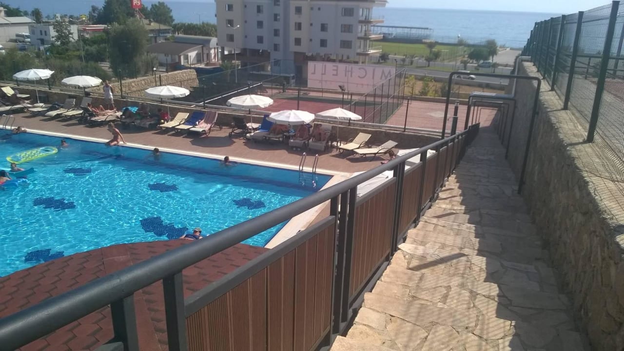 Zejście na silent pool i korty Michell Hotel & Spa