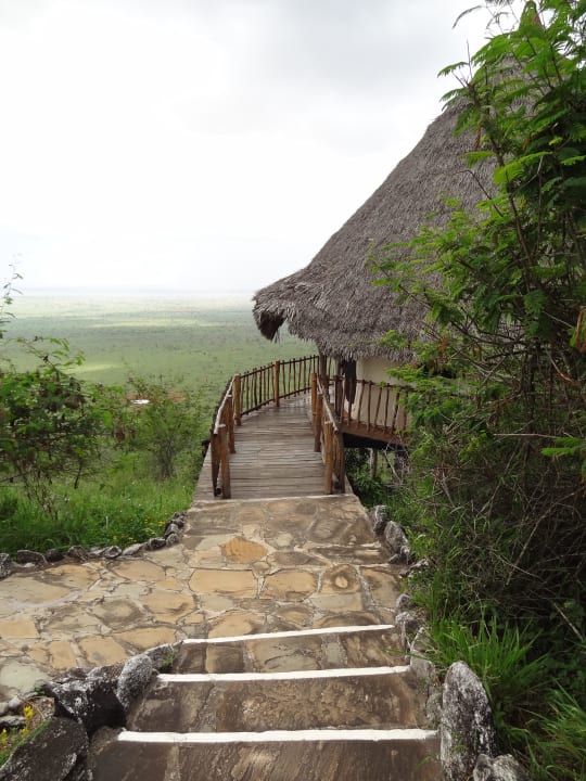 Der Weg zum Zimmer Lions Bluff Safari Camp