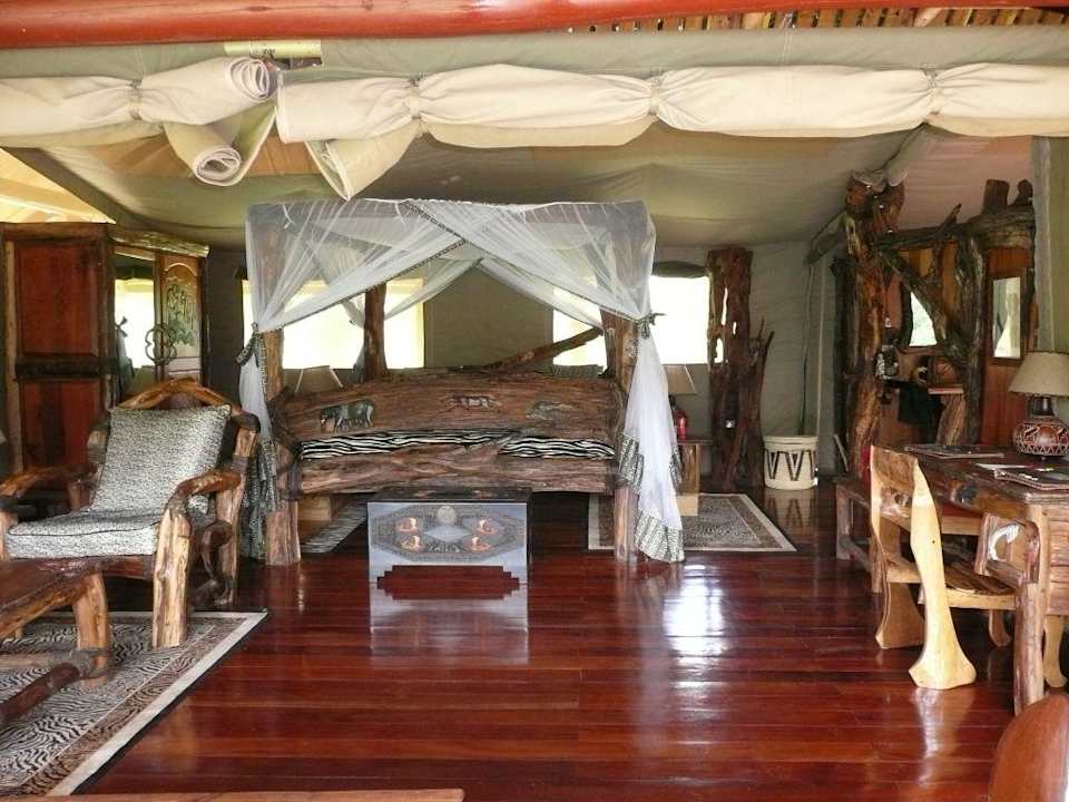 Das riesengroße Bett Royal Mara Safari Lodge