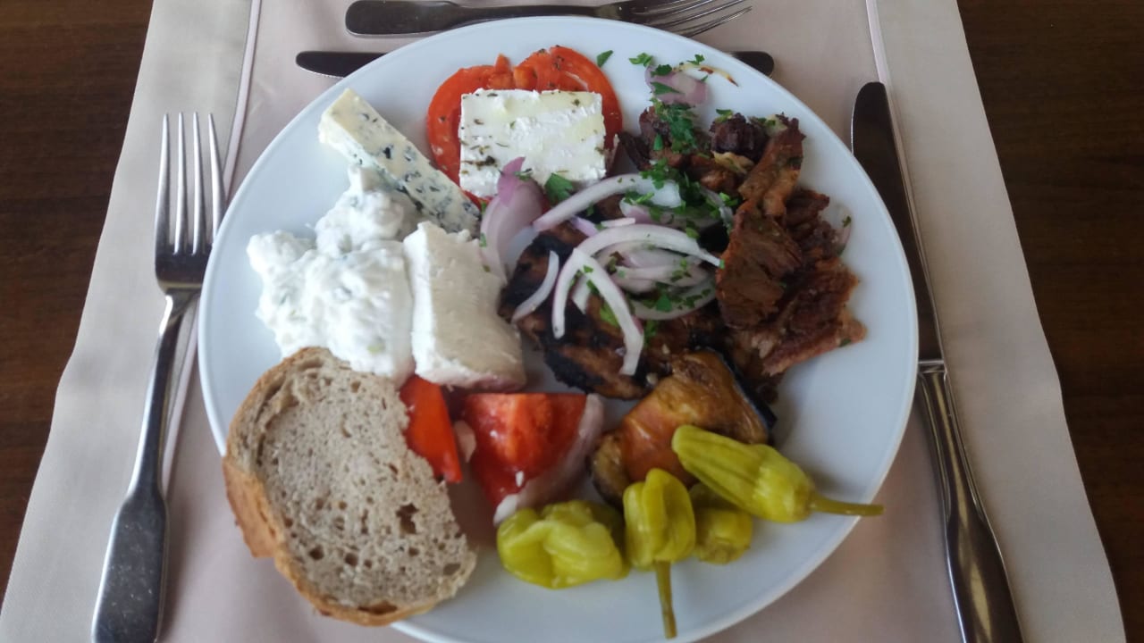 Noch ein Mittagssnack Hotel Kalithea Horizon Royal