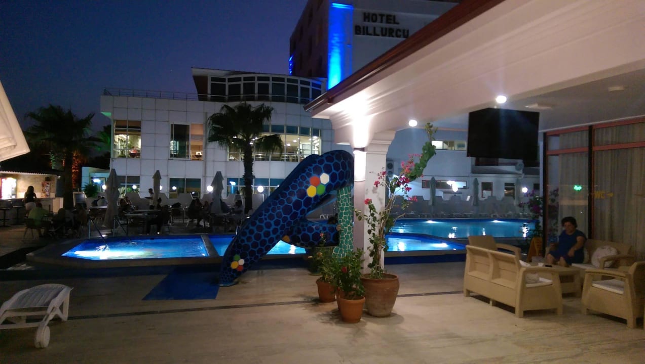 Terrasse neben Pooll  Hotel Billurcu