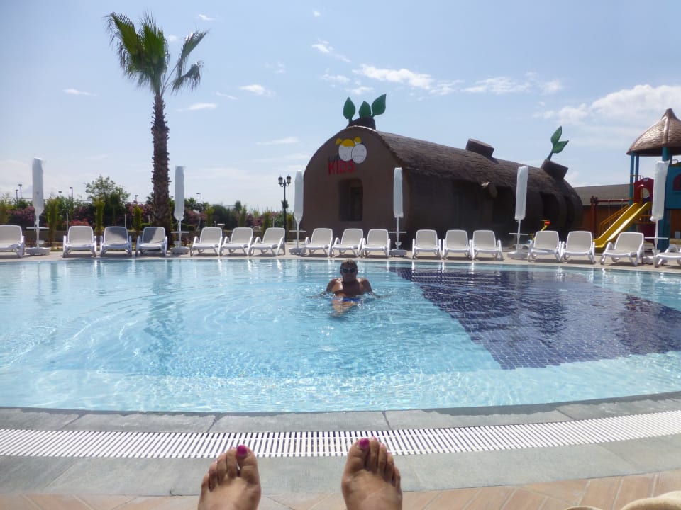Beim Kinderpool! Kirman Belazur Resort & Spa