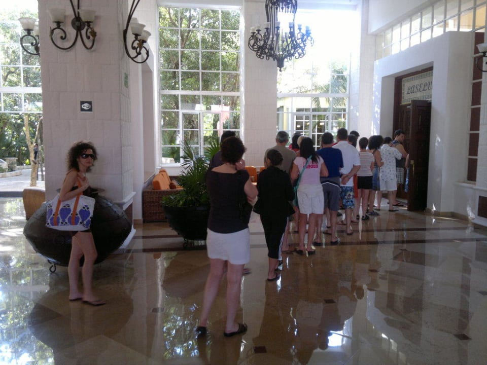 18.03.2011 - 07:58 - vor dem Frühstücksraum Catalonia Royal Tulum Beach & Spa Resort - Adults only