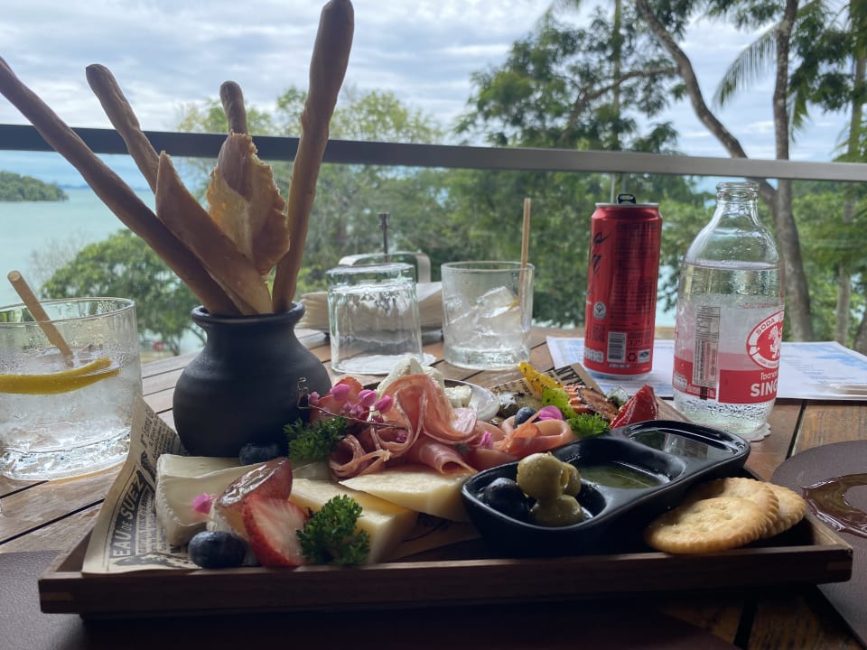 Gastro Island Escape Burasari