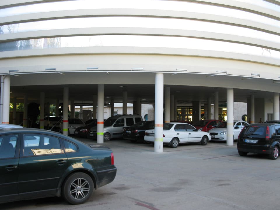 Der Hotelparkplatz Alaiye Resort & Spa