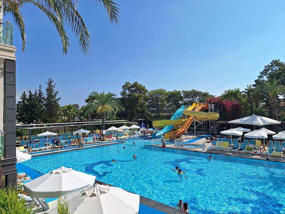 Pool Hotel Grand Ring