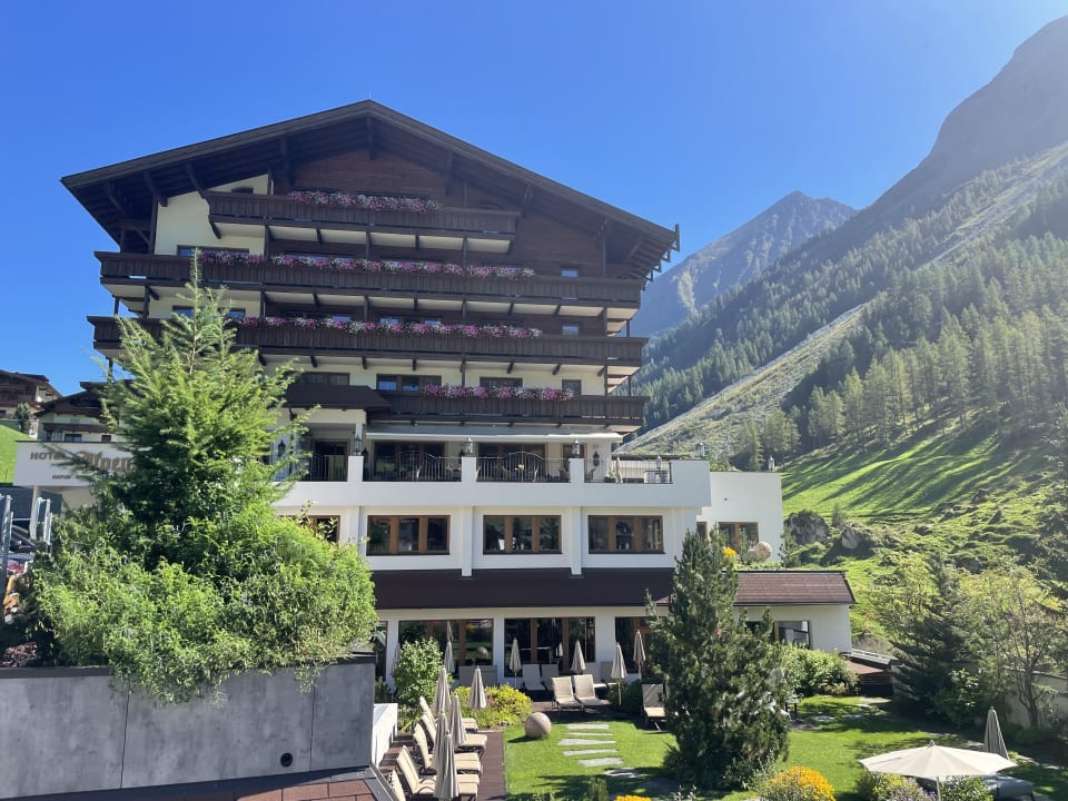 Außenansicht Hotel Alpenhof