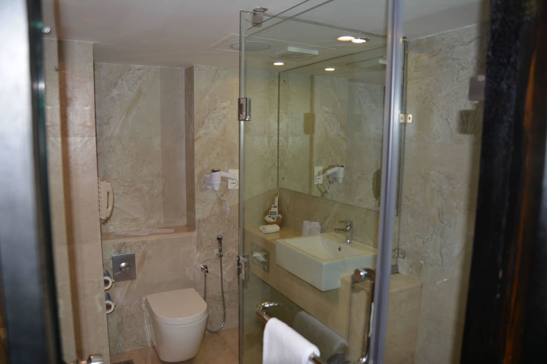 Badezimmer Ramada by Wyndham Colombo