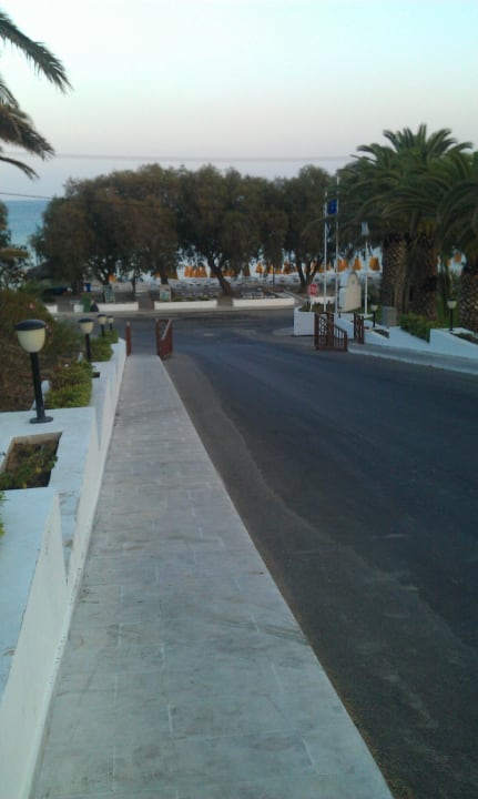 Straße zum Strand Lagas Aegean Village