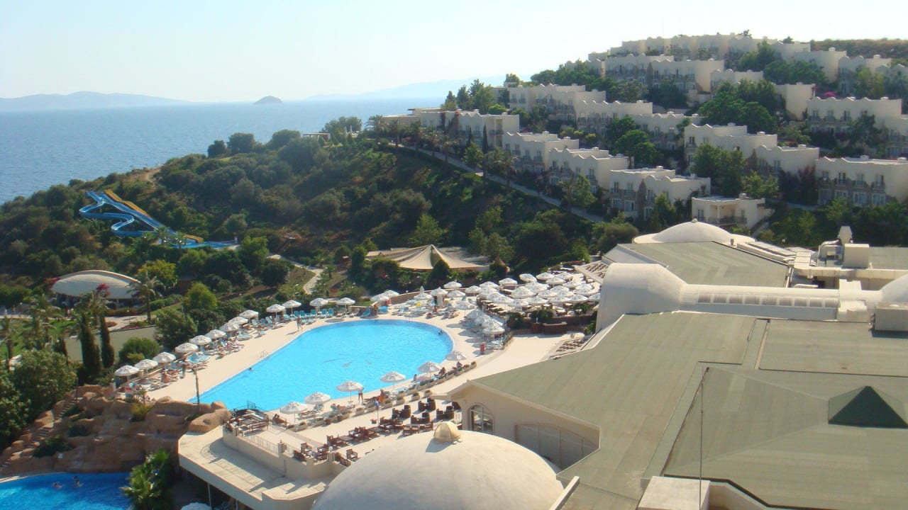Widok z tarasu widokowego w budynku głównym Yasmin Resort Bodrum