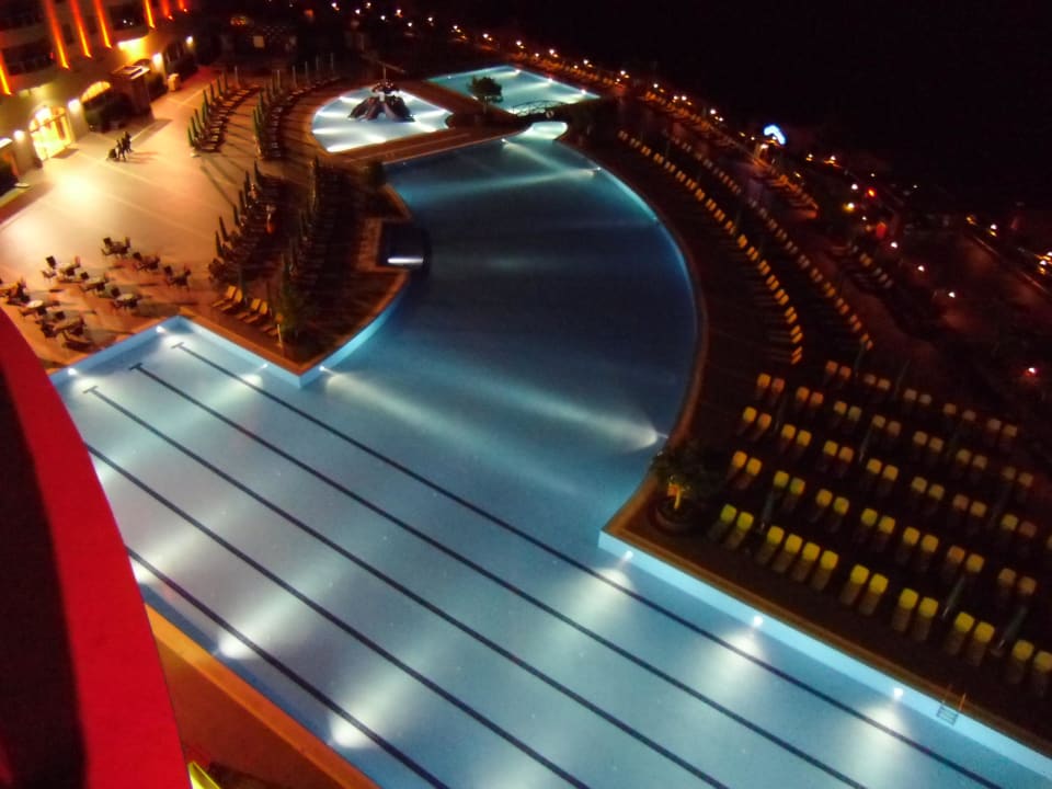 Pool am Abend vom Balkon aus der 6. Etage Hotel Goldcity Tourism Complex