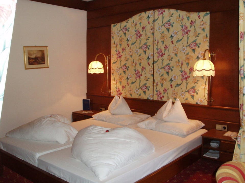 Deckenkunstwerk mit Betthupferl Thermenwelt Hotel Pulverer
